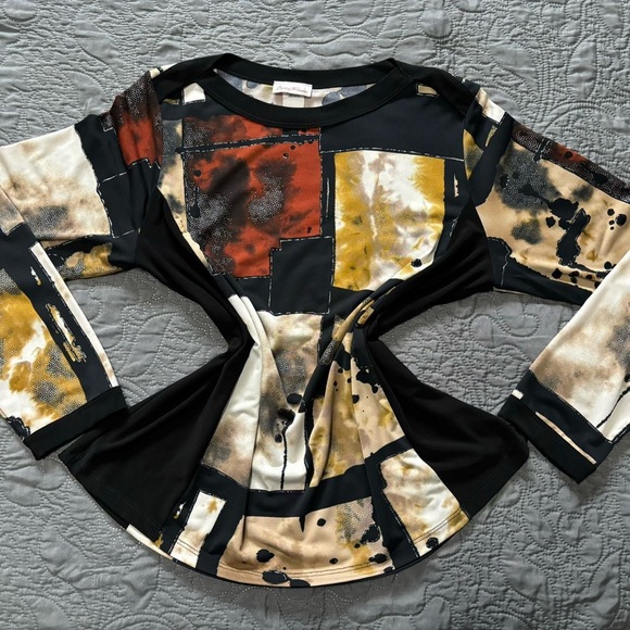 PRETTY WOMEN ABSTRACT PRINT TOP - Picture 2 of 2